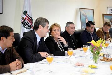 Bachelet en Chile admite que 2015 fue su "peor año"