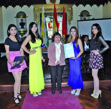 Las señoritas de la academia de modelaje Dreams Models.