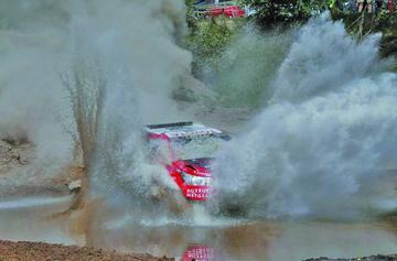 Ten Brinke queda por  delante de Sainz y Pons en coches 