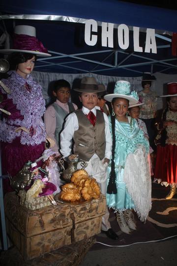 La presentación de la chola Boliviana de abril de 2015.