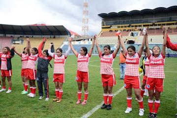 Potosinas golean y avanzan al título del fútbol