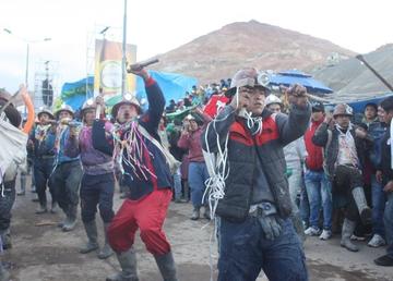 La entrada minera abre el Carnaval