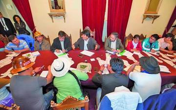 Evo Morales dice que las redes y la prensa son la “derecha”