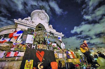 Aniversario de “Charlie Hebdo” mantiene la amenaza terrorista