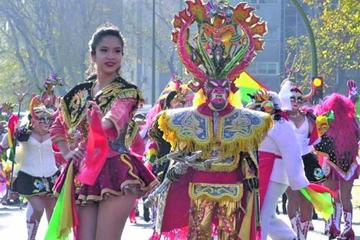 España vive la experiencia  del gran carnaval boliviano