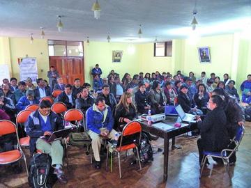 Facilitadores planifican la gestión de la educación