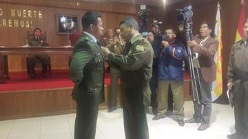 Prado recibió un diploma y una medalla. Foto: Gentileza