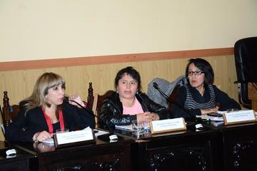 La presidenta Ximenta Prieto; la concejala secretaria, Elizabeth Ugarte y la vicepresidenta, Azucena Fuertes.