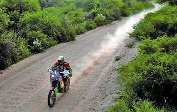 El boliviano Juan Carlos Salvatierra del equipo KTM, en plena  competencia.