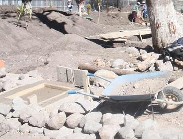 Paralizan obras de la plaza 6 de Agosto