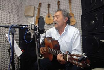 El potosino que reparte cultura.