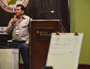 El nuevo titular de balompié nacional en plena declaración.