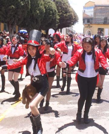 Carnaval estudiantil tiene premios en computadoras