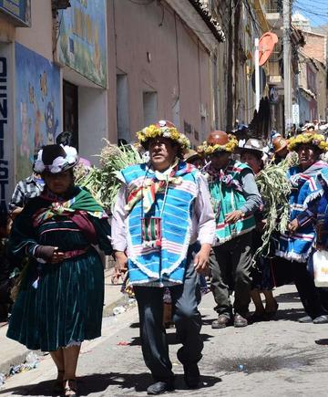 Los cooperativistas bailaron diferentes danzas.