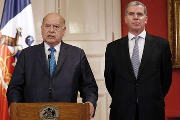 Participan del encuentro el actual agente chileno, José Miguel Insulza y su antecesor, Felipe Bulnes.