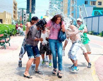 El Gobierno prohíbe el juego de agua durante la fiesta de carnaval