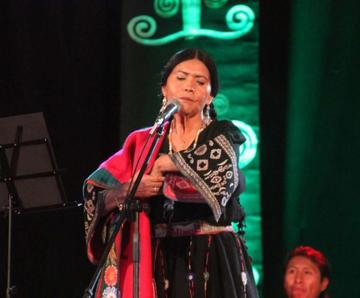 Luzmila cantaría música del oriente si tiene el permiso