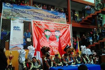 Inauguran el año escolar en Potosí en el primer día de clases