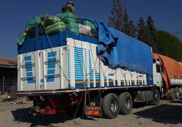 En Perú hallan camiones bolivianos con contrabando 