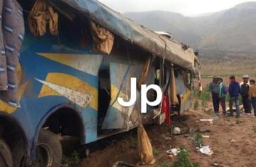 Siete muertos y 38 heridos en accidente de flota en ruta alterna Tarija-La Paz