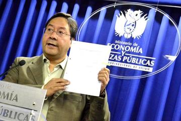 Ministro de Economía se cierra a negociar temas impositivos con transportistas 