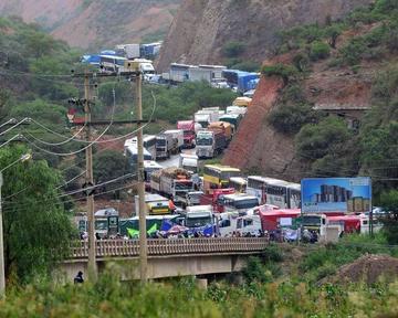Transportistas masifican bloqueo y el Gobierno dice que no cederá