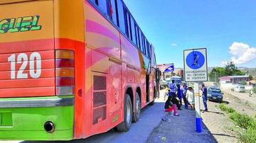 Muchos pasajeros se dieron modos para viajar a Oruro