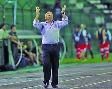 El DT, Xavier Azkargorta, se lamenta del resultado