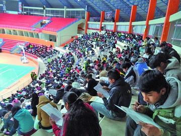 Los alumnos resolvieron la prueba en dos horas en el coliseo Ciudad de Potosí.