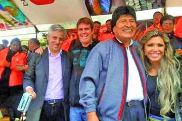 En primer plano se ve a  Morales y Zapata, fue el 15 de febrero 2015.
