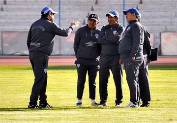 Cossio ensaya equipo para enfrentar a Blooming 