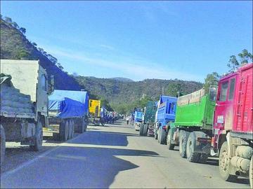 El transporte pesado evalúa si hoy prosigue con los bloqueos 