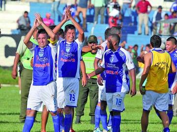 El cuadro warneño festeja la victoria.