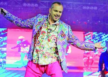 Bosé encanta con "Amo" a  Quito que gusta su música