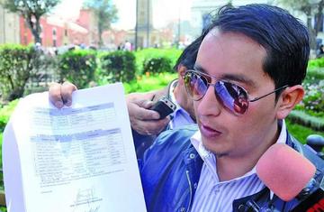 Asambleísta del Potosí MOP exhibe nómina de posible venta de "pegas"