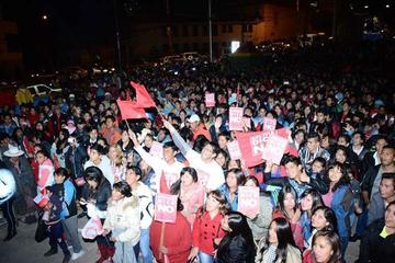 Los demócratas bailaron en el cierre de campaña.