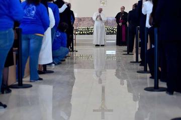 Papa critica explotación laboral y pide real reinserción de presos