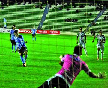 Bolívar acecha la cima tras vencer a Petrolero