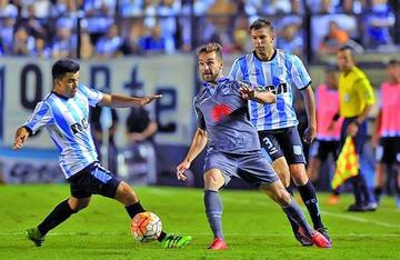 Racing golea 4-1 a Bolívar.