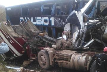 Seis muertos y 20 heridos en accidente de tránsito en la ruta Cochabamba-La Paz
