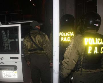 Policía busca a un interno que se escapó