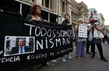 Hipótesis de homicidio del caso Nisman suma respaldo en Argentina