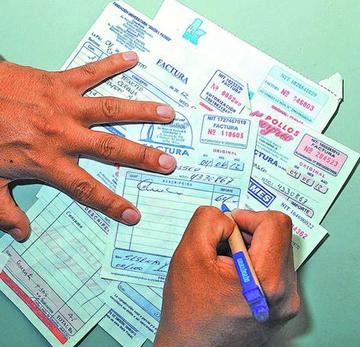 Envían a la cárcel a dos falsificadores de facturas 