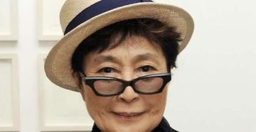 Hospitalizan a Yoko Ono  la viuda de John Lennon