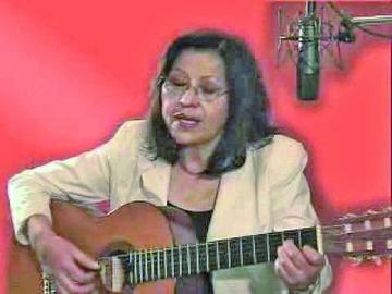 La artista Emma Junaro celebra sus 35 años de carrera con una gran gira