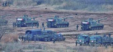 Varios obuses autopropulsados K-9 se despliegan en la frontera occidental con Corea del Norte.