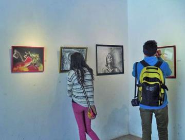 Pinturas que fueron expuestas en una actividad del taller.