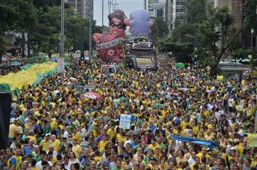 Un posible juicio contra Rousseff cobra fuerza tras protestas en Brasil