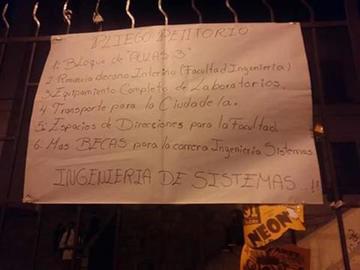 Toman el edificio central de la UATF