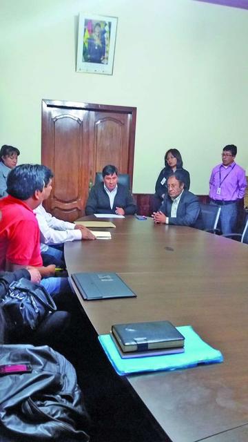 Gobernador pide que las empresas tengan sus oficinas en Potosí